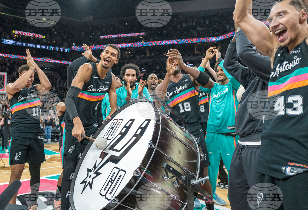 Thunder Spurs Basketball