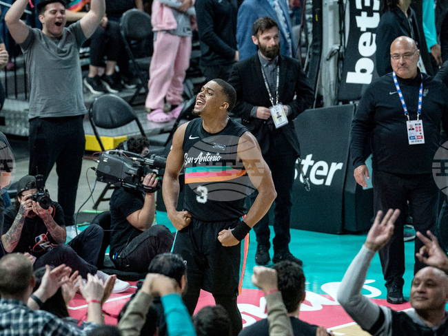 Сан Антонио се справи с Оклахома Сити в НБА, Кауай Ленард вкара 41 точки за успеха на ЛА Клипърс срещу Хюстън