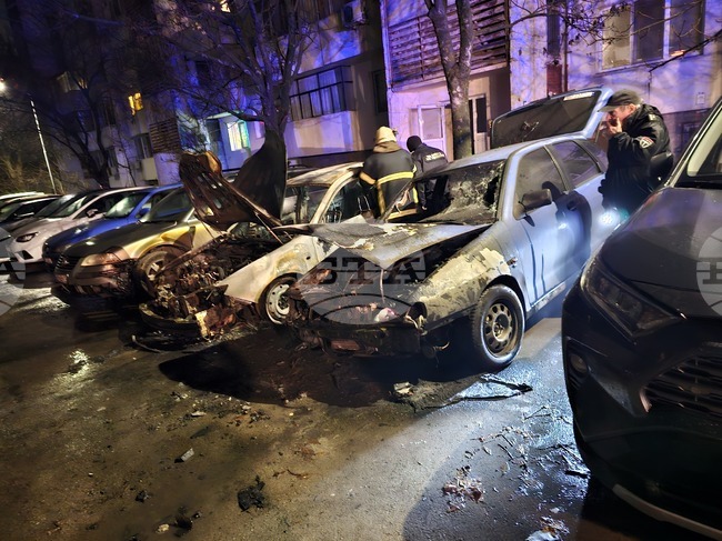 Автомобили изгоряха при пожар в Русе 