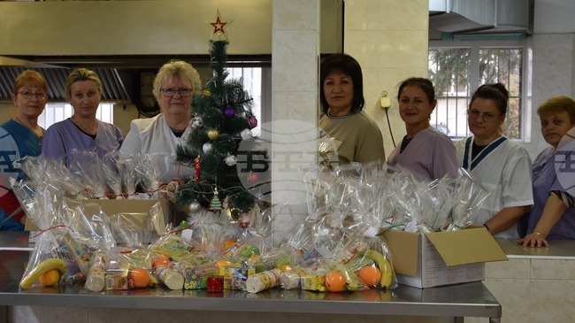 Домашният социален патронаж в Харманли изпрати коледни пакети до 380 потребители