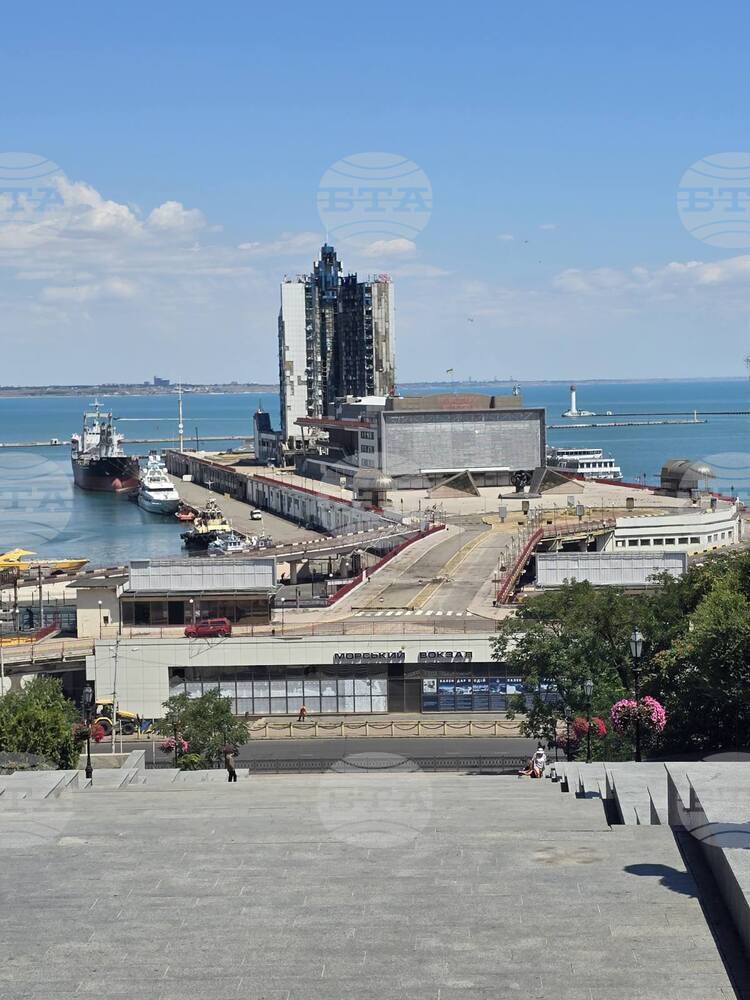 Oil Slicks Spotted in Black Sea after Strikes on Yuzhny Port, Odesa Regional Governor Says