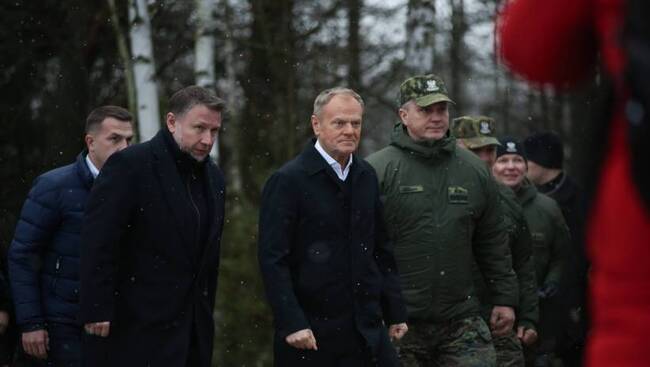 ПАП: Полският премиер посети граничари, полицаи и войници, охраняващи границата с Беларус