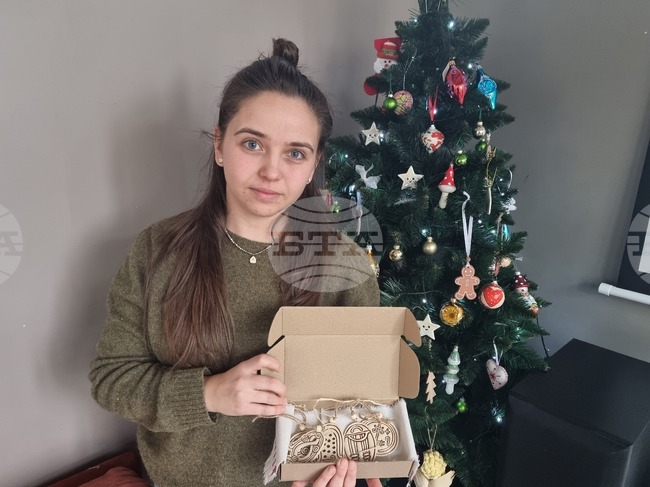 Коледа не бива да е само суета и трапези, а време да се обърнем към корените си, казва художничката Анна Петрова