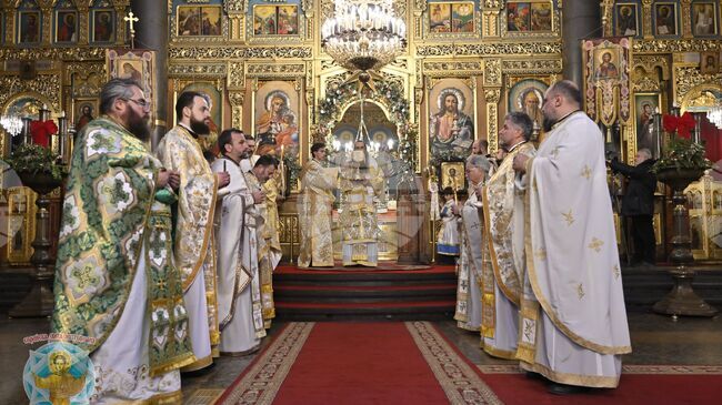 Утреня, царски часове и вечерня с Василиева литургия бяха отслужени в митрополитския храм „Св. великомъченица Неделя“