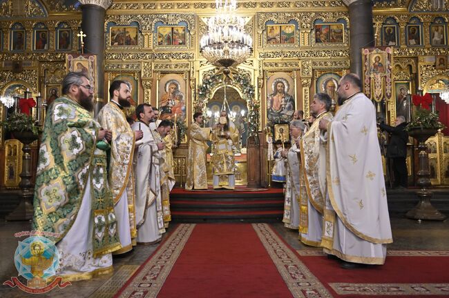 Утреня, царски часове и вечерня с Василиева литургия бяха отслужени в митрополитския храм „Св. великомъченица Неделя“