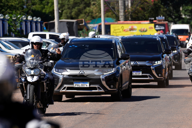 Болсонаро бе прехвърлен от затвора в болница, за да се оперира от херния