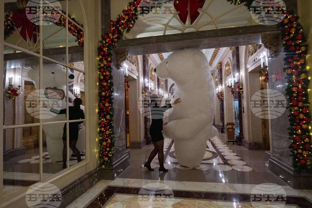 APTOPIX China Christmas Eve