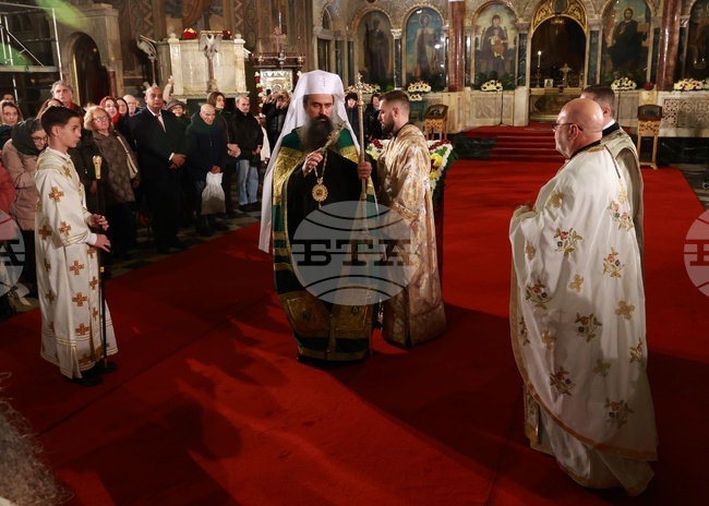 Патриарх Даниил възглави празничното богослужение за Бъдни вечер, което започна в катедралата "Св. Александър Невски"