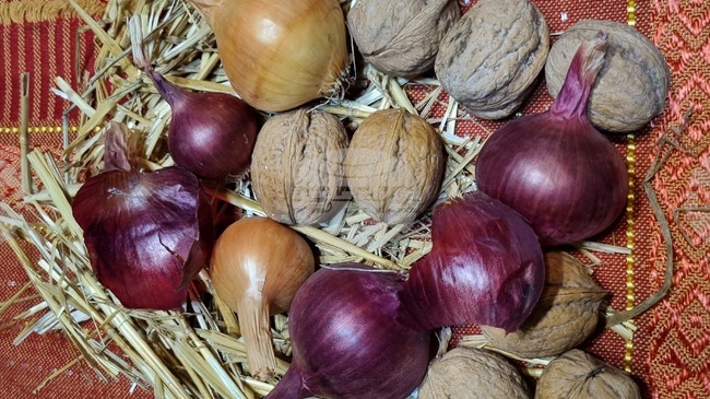 Времето около Коледа се смята за подходящо за гадания и предсказания, твърди етнографът Диана Жекова