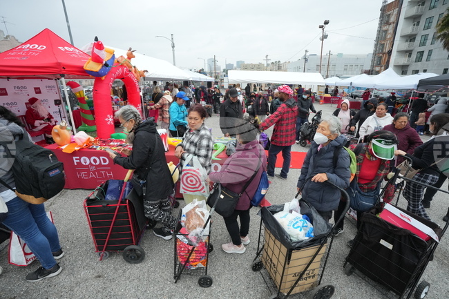 Food for Health Ho Ho Hosts Holiday Party, Food Pantry at Sinclair LA