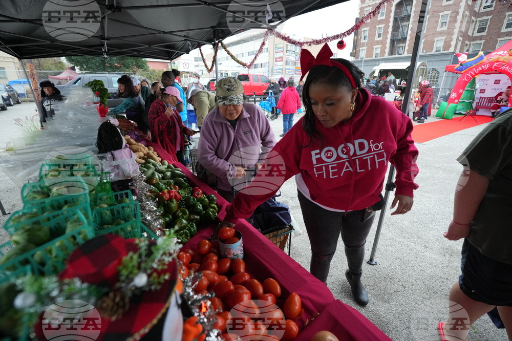 Food for Health Ho Ho Hosts Holiday Party, Food Pantry at Sinclair LA