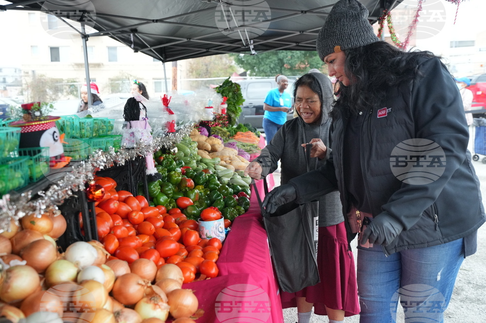 Food for Health Ho Ho Hosts Holiday Party, Food Pantry at Sinclair LA