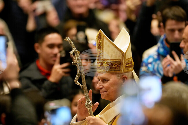 Папа Лъв Четиринадесети каза в проповедта си в навечерието на Рождество Христово, че да откажеш помощ на бедния значи да отречеш Господ