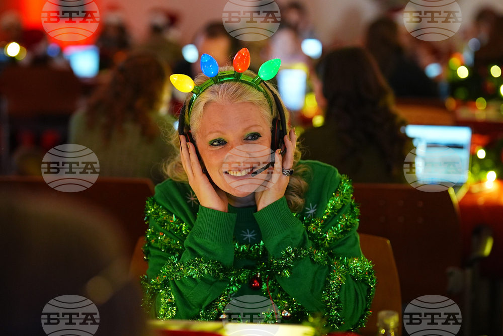 APTOPIX NORAD Santa Tracking