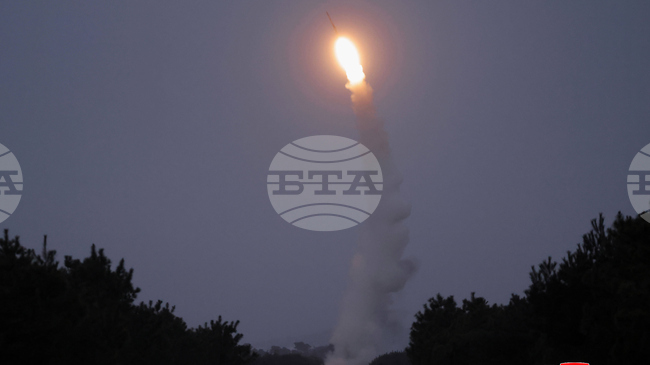 Северна Корея е изстреляла балистична ракета към морето 
