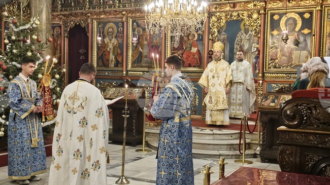 Главиницкият епископ Макарий възглави празничната света литургия за Рождество Христово в катедралния храм "Света Троица" в Русе