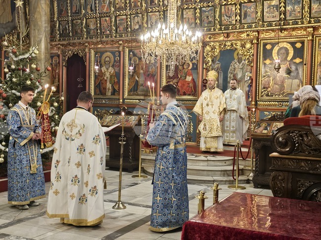 Главиницкият епископ Макарий възглави празничната света литургия за Рождество Христово в катедралния храм "Света Троица" в Русе