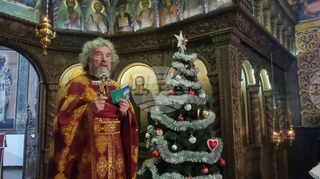 Между човеците обич, една прегръдка обща и Христос между нас, пожела на Рождество отец Славчо Проданов в Търговище 