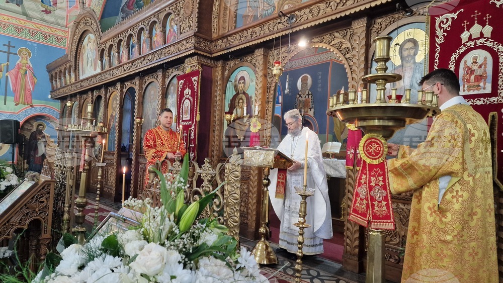 Шумен - Рождество - храм "Свети Три Светители"