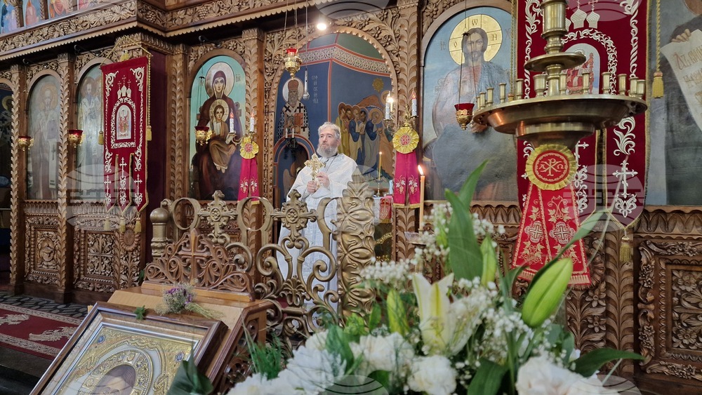 Шумен - Рождество - храм "Свети Три Светители"