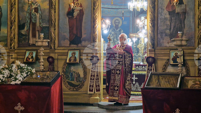 Нека Божията благодат да докосне всяко сърце и всеки дом за радост и спасение, пожела на миряните в Разград отец Георги 