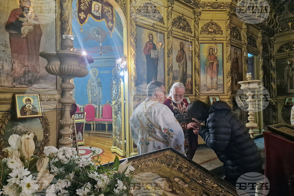 Разград - храм „Св. Николай Мирликийски Чудотворец“ - Рождество Христово