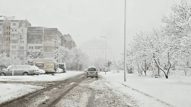 Снежната покривка във Враца е 5–6 см, няма сигнали за проблеми