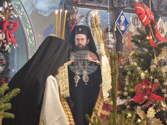 Любовта е най-ценният дар, който човек може да поднесе на Бога, каза в своята проповед на Рождество Христово Сливенският митрополит Арсений 