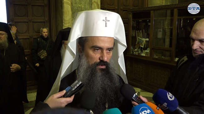 Бог ни е пожелал и Бог ни е дал този велик дар - да бъде с нас, каза патриарх Даниил на литургията за Рождество Христово