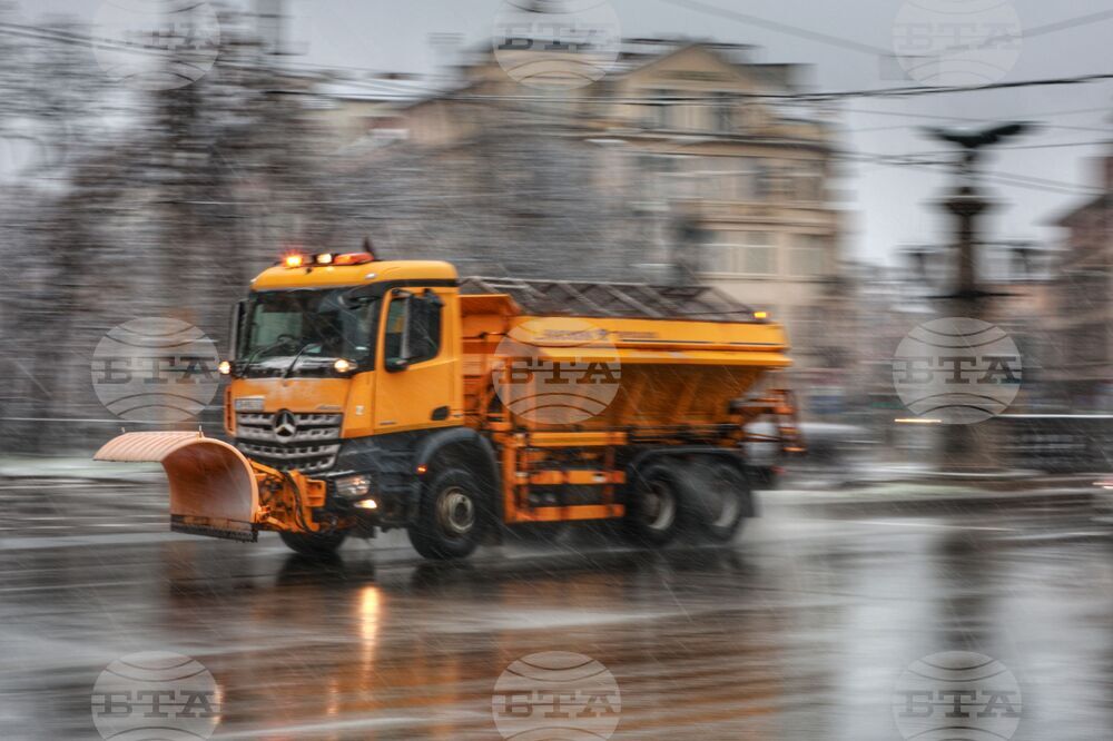 Пътната обстановка в София е нормална, движението се осъществява при зимни условия