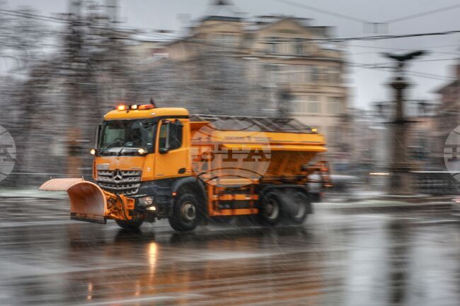 Пътната обстановка в София е нормална, движението се осъществява при зимни условия
