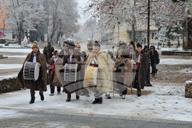Ловеч - обичай „Коледуване“