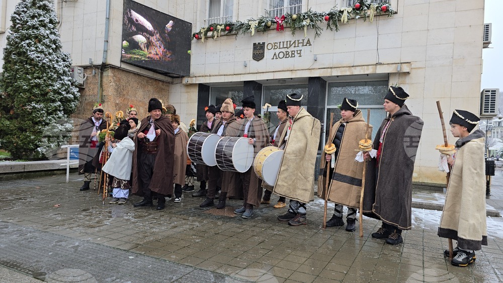 Ловеч - обичай „Коледуване“