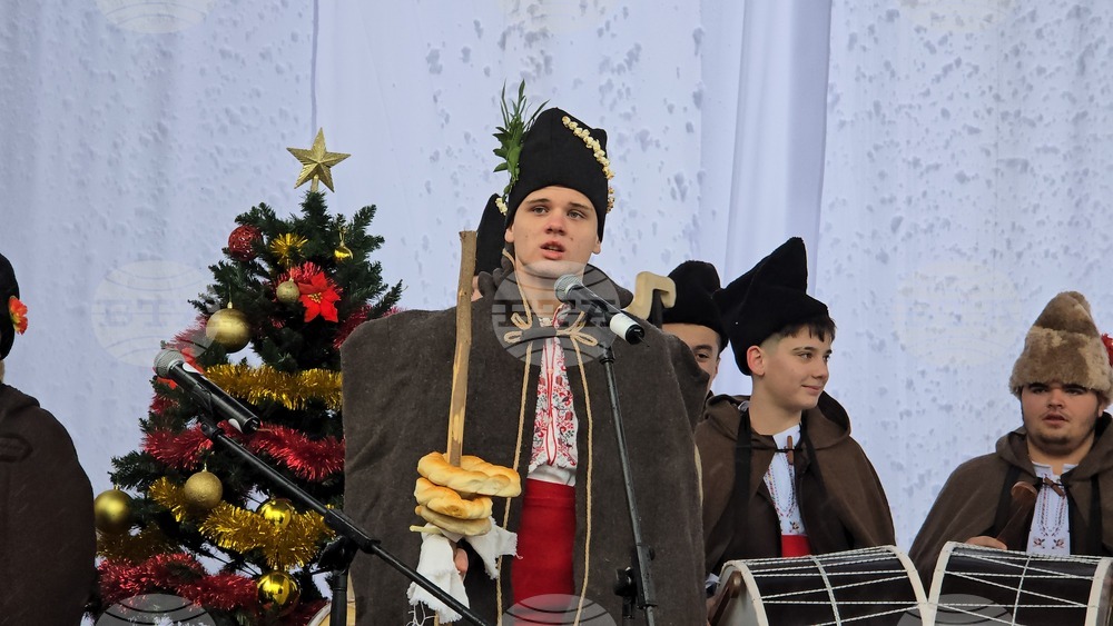 Ловеч - обичай „Коледуване“