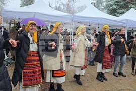 Ловеч - обичай „Коледуване“