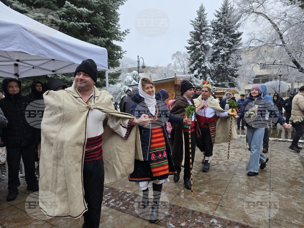 Ловеч - обичай „Коледуване“
