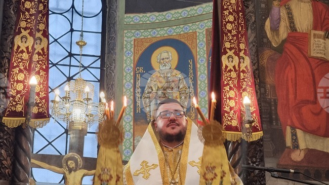 Маркианополският епископ Богослов възглави днес Златоустова литургия в катедралния храм „Св. Николай“ в Стара Загора