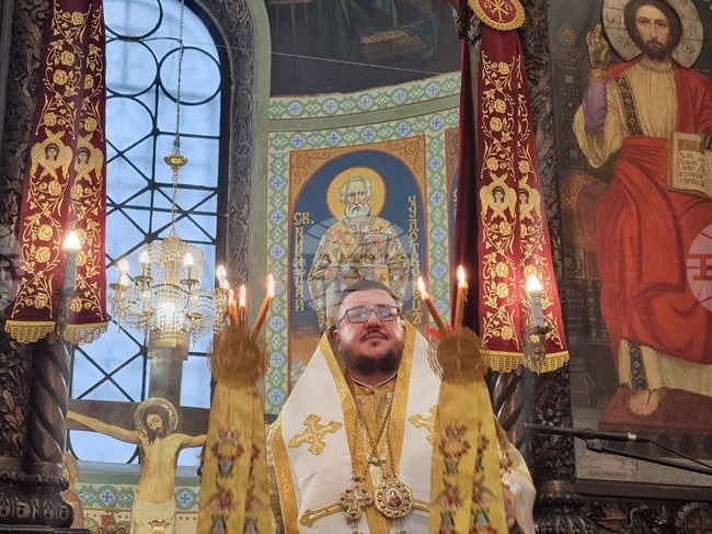 Маркианополският епископ Богослов възглави днес Златоустова литургия в катедралния храм „Св. Николай“ в Стара Загора