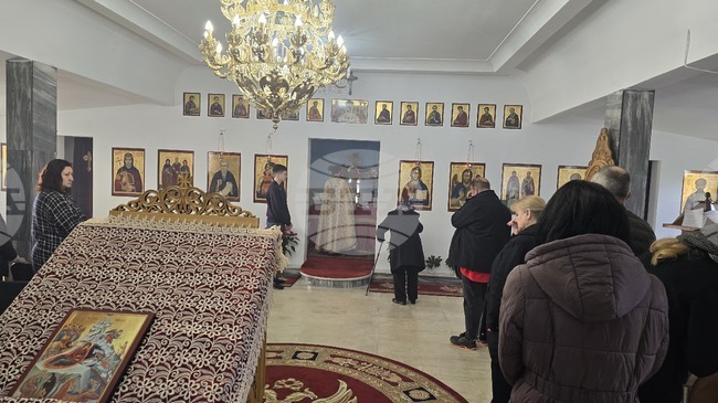 Празнична Рождественска служба се състоя в българския храм „Св. преп. Йоан Рилски Чудотворец“ в Атина