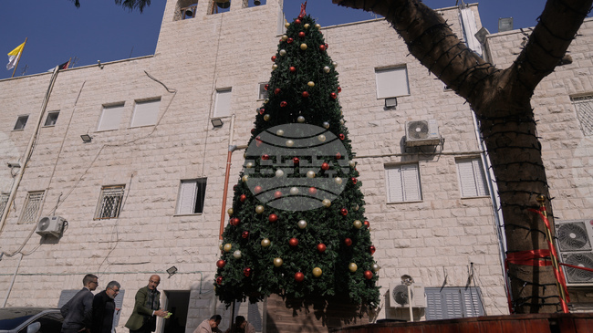 Трима палестинци бяха задържани във връзка с палеж на коледна елха в католическа църква на Западния бряг