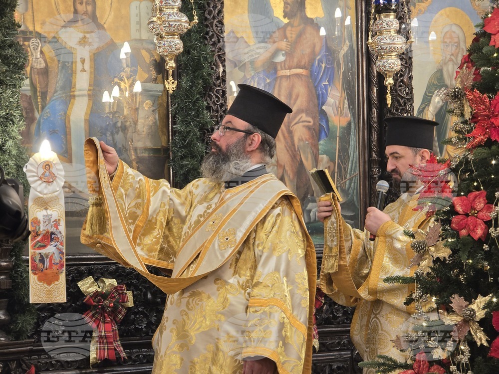 Пловдив - Рождествената света Литургия - Митрополит Николай