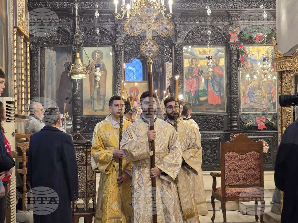 Пловдив - Рождествената света Литургия - Митрополит Николай