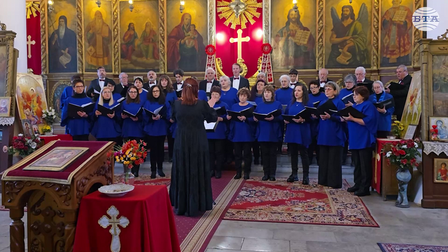 С празнична литургия, коледен концерт и подаръци от Дядо Коледа посрещнаха Рождество Христово в снежния Свищов