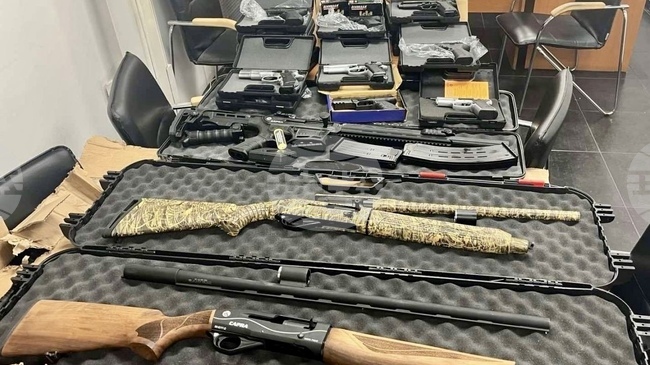 Contraband Rifles, Pistols, Cartridges Seized at Kapitan Andreevo Customs Checkpoint