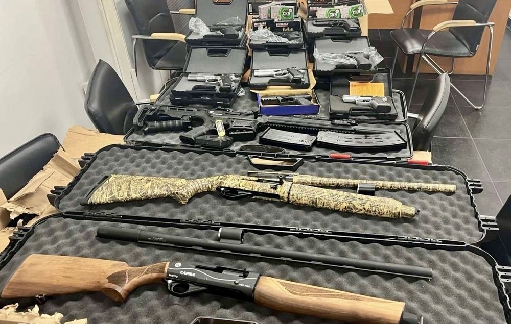 Contraband Rifles, Pistols, Cartridges Seized at Kapitan Andreevo Customs Checkpoint