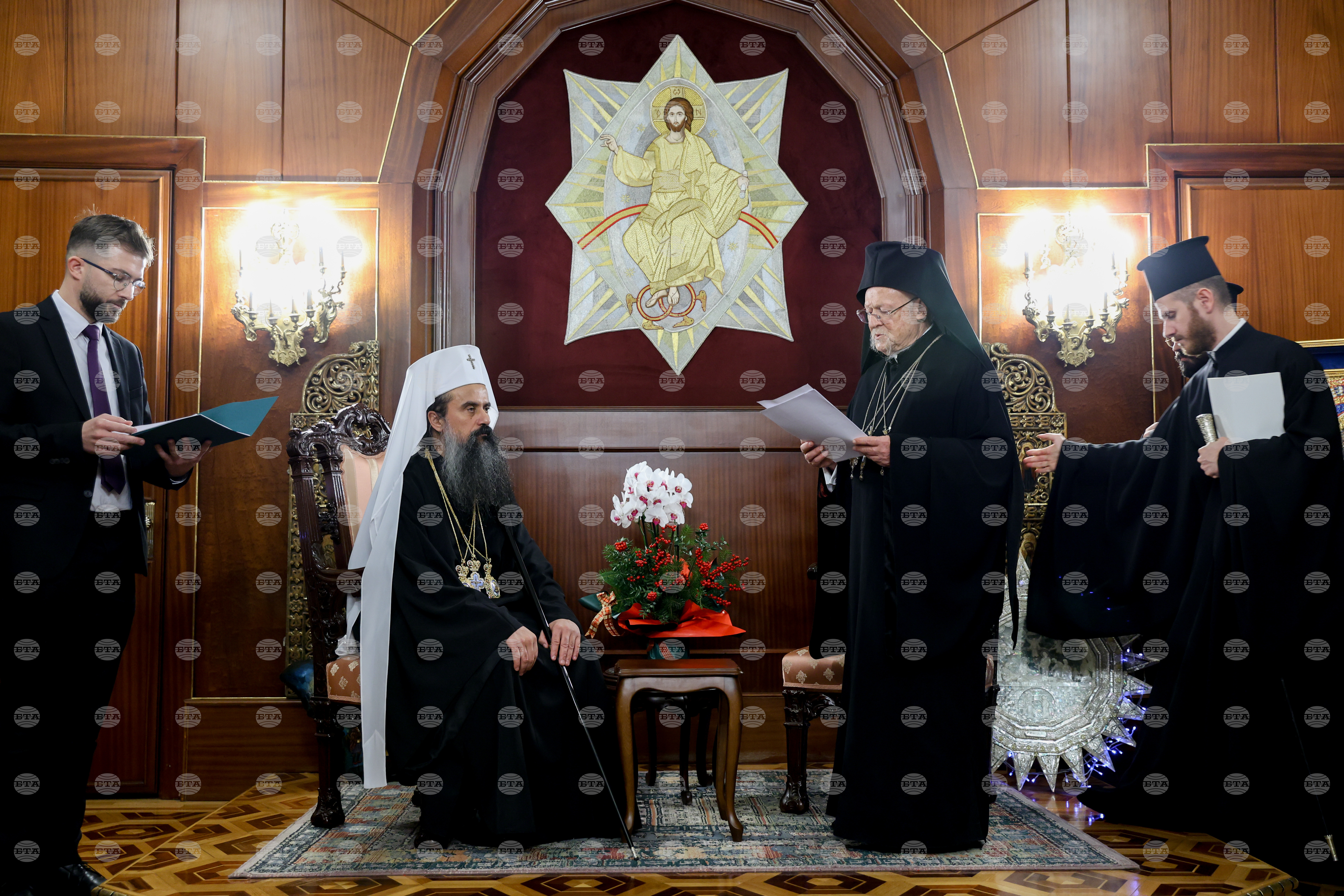 Патриарх Даниил бе официално посрещнат от Вселенския патриарх Вартоломей и членовете на Свещения синод на Вселенската патриаршия