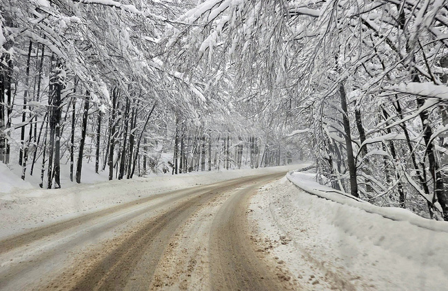 Пътищата в Монтанско са проходими, въпреки продължаващия снеговалеж