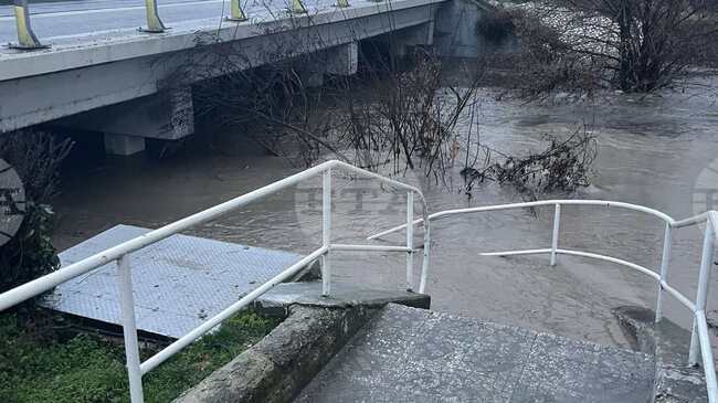 Продължителните дъждовете в Пазарджишко са повишили нивата на водите край селата Гелеменово и Бошуля