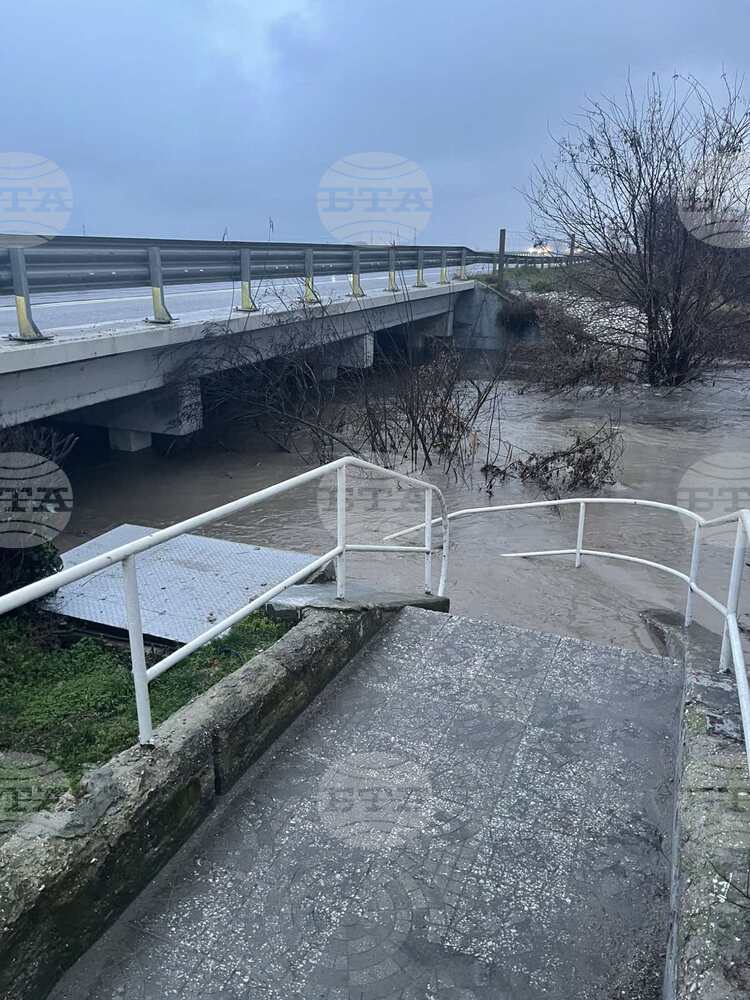 Продължителните дъждове в Пазарджишко са повишили нивата на водите край селата Гелеменово и Бошуля