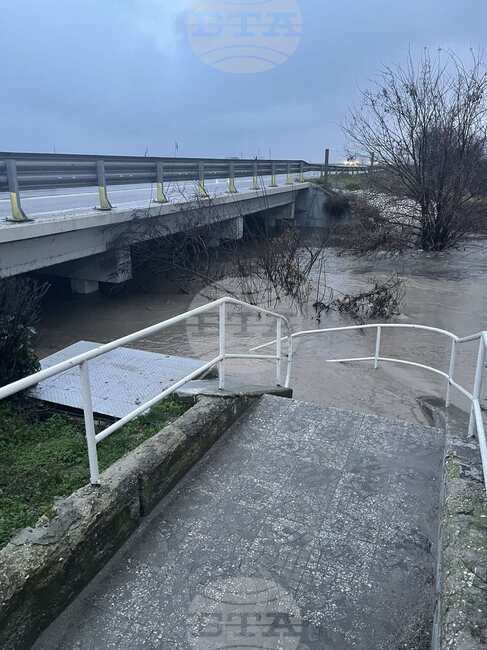 Продължителните дъждове в Пазарджишко са повишили нивата на водите край селата Гелеменово и Бошуля